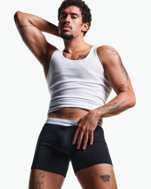 Bad Bunny para Calvin Klein_Spring 25_Créditos Mario Sorrenti (3)